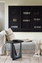 Carica l&#39;immagine nel visualizzatore di Gallery, Geometric side table Black