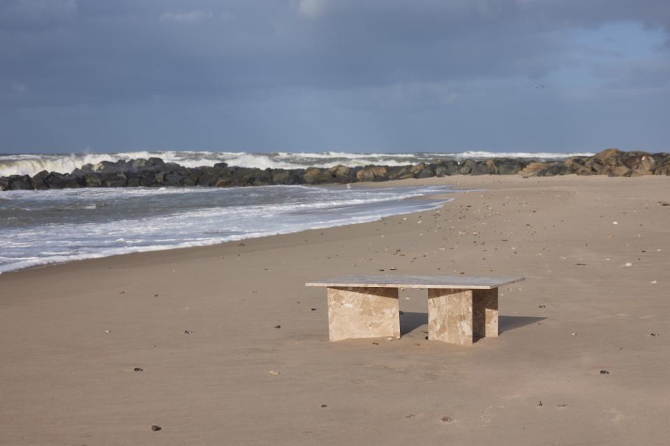 Rectangular coffee table 140x70x42 cm