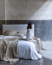 Load image into Gallery viewer, White Linen Bed 160 x 200 cm