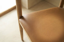 Load image into Gallery viewer, Teak and leather dining chair